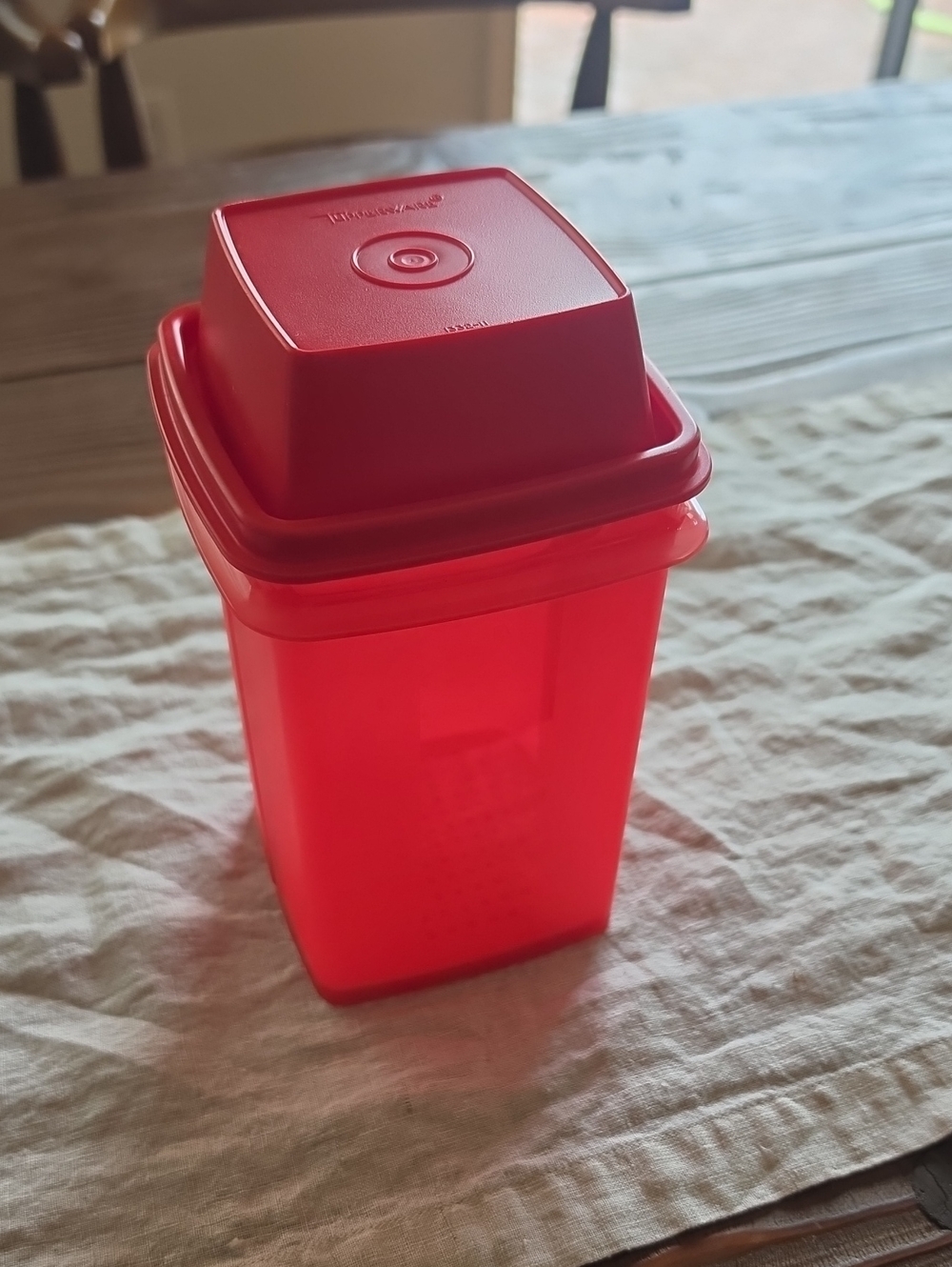 Tupperware Pick A Deli LiftUp Pickle Beet Pepper Olive Keeper Red Strainer